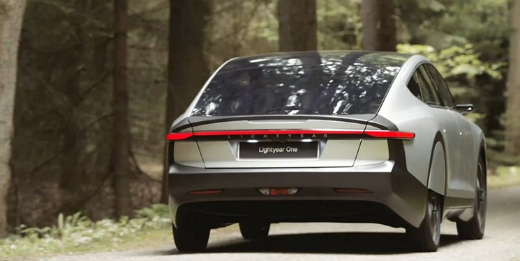 
			
		«لایت‌یر» خودروی برقی خورشیدی با برد 725 کیلومتر تولید کرد
		