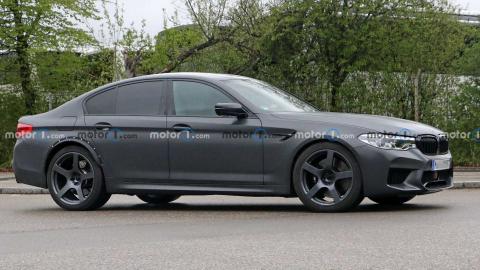 
			
		عکس‌های لو رفته‌ی مدل جدید BMW M5 چهره‌ی متفاوتی از آن را نشان می‌دهد   
		