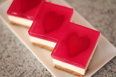 
			
		طرز تهیه چیزکیک توت فرنگی روز عشق
		