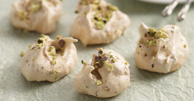 
			
		طرز تهیه شیرینی پفک بادامی
		
