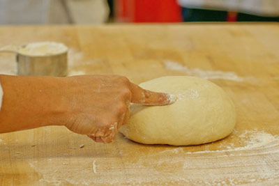 
			
		چگونه با تست انگشت خمیر نان را امتحان کنیم
		