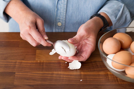 روش های پوست گرفتن تخم مرغ آبپز,نکاتی برای جدا کردن پوست تخم مرغ