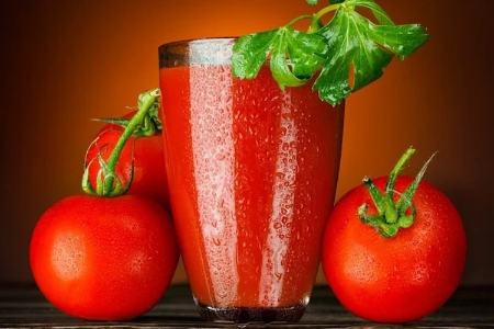 نحوه استفاده از آب گوجه فرنگی نحوه استفاده از آب گوجه فرنگی