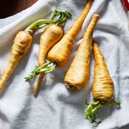 از فواید شقاقل چه می دانید ؟آشنایی با خواص شقاقل (Parsnip)ارزش غذایی شقاقل :ویتامین ها:مواد معدنی:خواص و فواید شقاقل برای سلامتی :کاربردهای دارویی در طب سنتی :کاربردهای شقاقل :موارد احتیاط و عوارض احتمالی :تداخل با برخی داروها :نحوه انتخاب و نگهداری شقاقلدر نهایت :