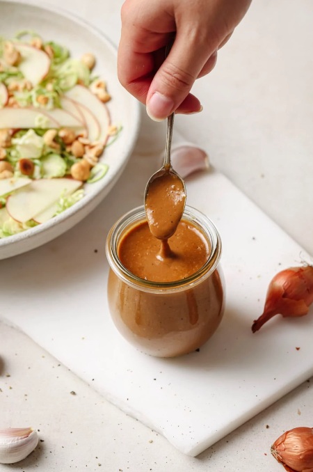 روش های درست کردن سس وینگرت بالزامیک خامه ایسس وینگرت بالزامیک خامه ایسس وینگرت کلاسیک، ارتقا یافتهنکات مربوط به مواد اولیهنکات تهیه این دستور :بدون مخلوط کن یا غذاساز؟ مشکلی نیست.نکته هایی برای تهیه وینگرت بالزامیک خامه ای :دو برابر کردن دستور :چگونه از این سس وینگرت بالزامیک استفاده کنیم ؟سوالات متداولدر پایان :