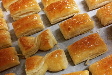 
			
		طرزتهیه شیرینی زبان و پاپیون 
		