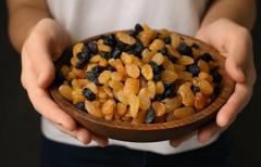  همه چیز درباره کشمش تیزابی؛ از تیزاب تا سفره شماکشمش تیزابی تاریخچه کشمش تیزابیروش تولید کشمش تیزابی (مراحل دقیق)انواع و درجه‌بندی کشمش تیزابیویژگی‌های منحصر به فرد کشمش تیزابیمقایسه انواع کشمش ایرانارزش غذایی (در هر ۱۰۰ گرم کشمش تیزابی)سوالات متداول درباره کشمش تیزابینتیجه‌گیری
