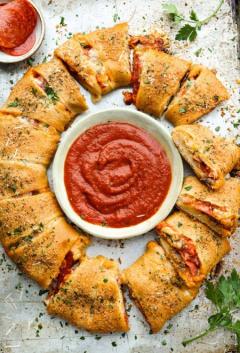 آموزش درست کردن حلقه پیتزا هلالیطرز پخت حلقه پیتزا :پیتزای کامل و جدا از هم :نکات مواد لازم برای حلقه پیتزا :نکاتی برای آماده سازی، نگهداری و گرم کردن مجدد:سخن پایانی :