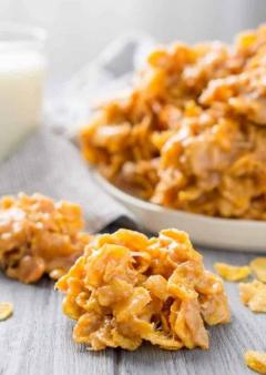 آموزش درست کردن کوکی های کورن فلکس و  کره بادام زمینی بدون پختکوکی های کره بادام زمینی و کورن فلکس (بدون نیاز به پخت)طرز تهیه کوکی های کره بادام زمینی و کورن فلکس (بدون نیاز به پخت) :سخن پایانی :