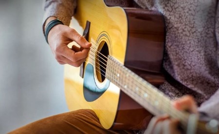 
			
		متن و آکورد آهنگ به سوی تو
		آکورد به سوی تو