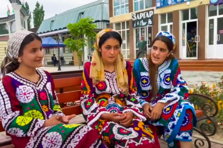 هنرهایی که از دل تاریخ میآیند: صنایعدستی تاجیکستان در گذر زمان
صنایعدستی تاجیکستان سوالات متداول درباره صنایعدستی تاجیکستانجمعبندی