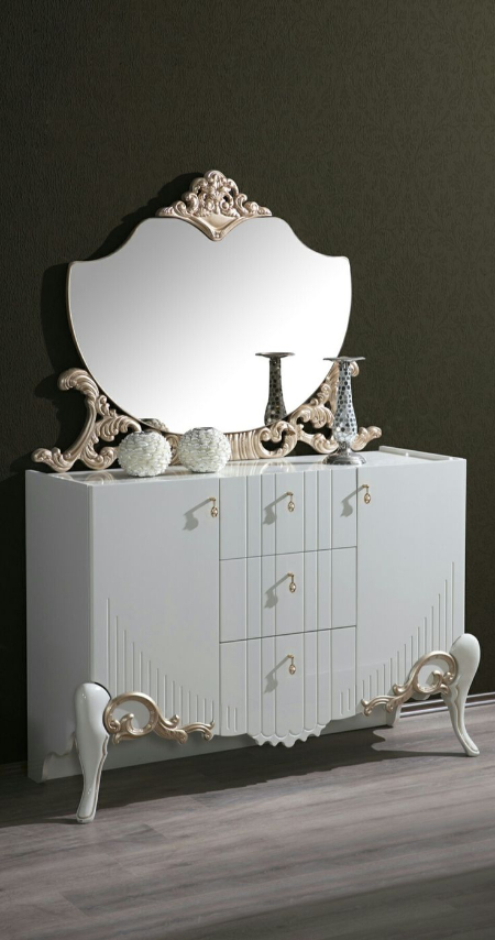 آینه و شمعدان برنزی