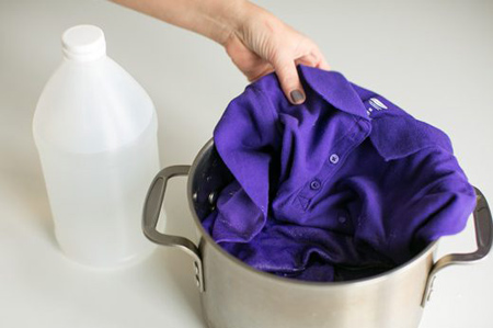 کاربردهای سرکه در تمیزکاری,نحوه شستن لباس ها با سرکه