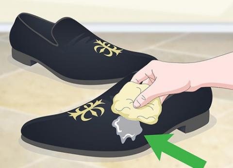 
			
		روش های نگهداری و تمیز کردن کفش مخمل
		