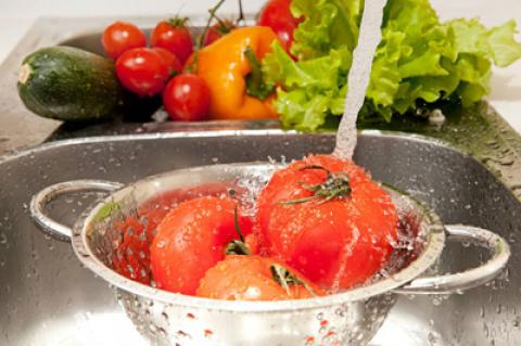 
			
		روش درست کردن محلول ضد عفونی کننده خانگی برای سبزیجات
		