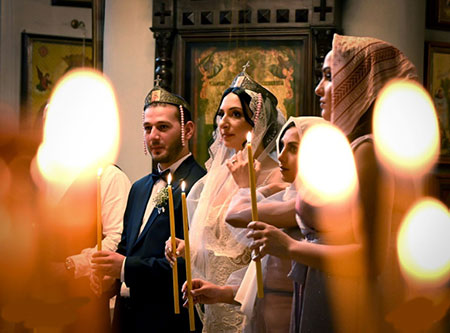 
			
		عکس های جالب و دیدنی روز؛ از عروسی در کلیسا تا واژگون شدن یک قایق حاوی 1.2 تن کوکایین 
		