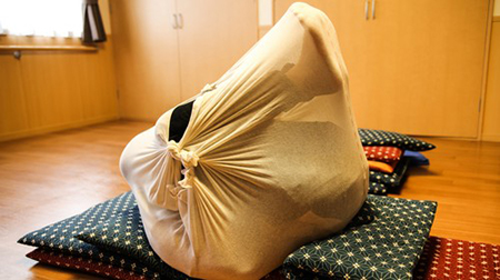 قنداق کردن, پیچیدن بزرگسالان, اوتانا مکی