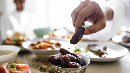 لیست مواد غذایی و غذاهای مناسب برای وعده افطار و سحریبهترین  مواد غذایی در ماه رمضان:
مواد غذایی و غذاهای مناسب و نامناسب افطار : مواد غذایی و غذاهای مناسب و نامناسب سحر :لیست غذاهای مناسب افطار: لیست غذاهای مناسب سحر: 