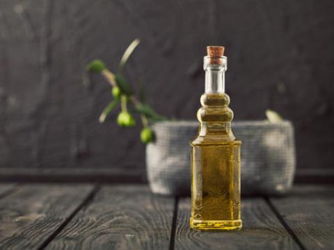 
			
		خواص روغن مار و معجزه آن بر پوست و مو
		