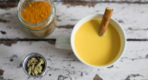 
			
		خواص خوردن شیر زردچوبه قبل از خواب
		