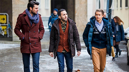 لباس گرم زمستانی برای خانم ها در هنگام سفر , لباس مسافرتی زمستانی , لباس مناسب برای سفر در زمستان