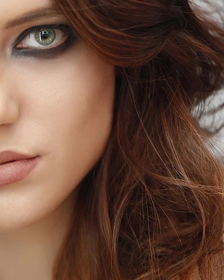 رنگ مو برای چشم های سبز, رنگ موی مناسب برای پوست روشن و چشم سبز,رنگ مو قهوه ای تیره و چشم های سبز