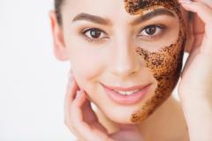 ماسک تفاله قهوه برای پوست صورت با تاثیر فوق العادهخواص قهوهفواید ماسک تفاله قهوه برای شادابی پوست ماسک تفاله قهوه و تخم مرغماسک تفاله قهوه و کاکائو برای آبرسانی و از بین بردن آکنه صورتماسک تفاله قهوه برای رفع سلولیتماسک تفاله قهوه برای لک صورتماسک تفاله قهوه برای از بین بردن پف زیر چشم و سیاهی دور چشمماسک تفاله قهوه و عسل ماسک تفاله قهوه و ماستماسک تفاله قهوه و شیرماسک تفاله قهوه و روغن زیتون