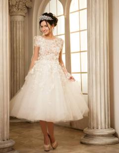 
			
		چه مدل لباس عروسی برای یک عروس کوتاه قد بهترین انتخاب است؟
		لباس عروس مناسب برای افراد قد کوتاه  