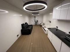 دکوراسیون و چیدمان اتاق امن با امکانات ضروری در زمان جنگایده های چیدمان اتاق امن (Safe Room) با امکانات ضروری در زمان جنگتعریف اتاق امنانتخاب مکان مناسب برای اتاق امنطراحی و چیدمان اتاق امنامکانات ضروری برای اتاق امننکات ایمنی و آمادگیملاحظات روانی و اجتماعیبودجه بندی و اولویت بندیسخن پایانی