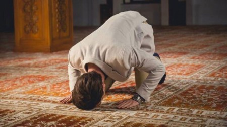 آیا بدون مهر می توان نماز خواند