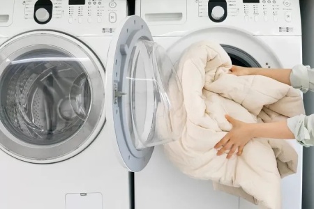 چگونه پتوی آلوده به منی را تطهیر کنیم