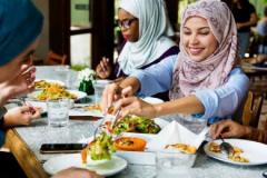 احکام غذا خوردن در رستوران های غیر مسلمانان از نظر اسلامحکم خوردن غذا در رستوران‌های غیرمسلمانان از نظر اسلاماصول کلی در خوردن غذا در اسلامبررسی انواع غذاها در رستوران های غیرمسلماناناحکام فقهی درباره خوردن غذا در کشورهای غیرمسلماننکات عملی برای مسلمانان در کشورهای غیرمسلماننظر مراجع درباره غذا خوردن در رستوران‌های غیرمسلماناندر پایان :