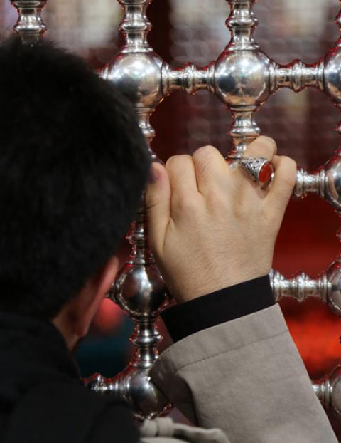 
			
		آداب توسل به اولیای الهی و گرفتن حاجت
		