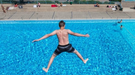 بوی وایتکس در آب استخر بوی وایتکس در آب استخر
