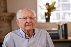 برنده نوبل ۲۰۲۵: جان کلارک، جادوگر تونل‌زنی ماکروسکوپیکزندگی اولیه و تحصیلاتمسیر حرفه‌ای آکادمیکدستاوردها ومشارکت‌ های علمیجایزه نوبل فیزیک ۲۰۲۵جوایز و افتخارات دیگرهمکاری‌های کلیدی و تأثیر