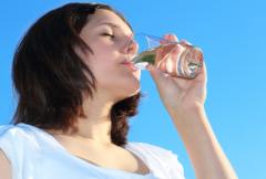 
روزی چقدر آب بنوشم؟راهنمای مصرف بهینه آب در روز برای حفظ سلامت
مقدار آب مورد نیاز روزانهفواید آب برای سلامتی چیست؟ روزانه چقدر آب نیاز دارید؟نوشیدن آب برای کاهش وزن نحوه محاسبه مقدار آب در روزچگونه بفهمم که به اندازه کافی مایعات می نوشم؟توصیه به نوشیدن 8 لیوان در روز چیست؟آیا آب تنها گزینه برای هیدراته ماندن است؟آیا باید نگران نوشیدن بیش از حد آب باشم؟چگونه آب بیشتری بنوشیممسمومیت با آبسوالات متداول درباره به چه مقدار آب در روز نیاز داریم؟سخن آخر مقاله ی به چه مقدار آب در روز نیاز داریم؟