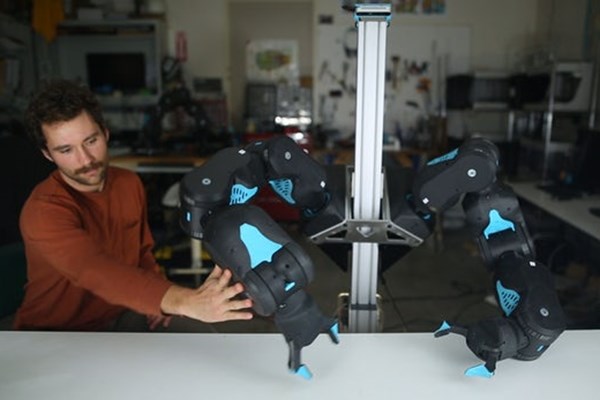 
			
		ربات «آبی» با کمک هوش مصنوعی ساخته شد +تصاویر
		