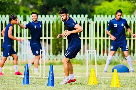 رضا آذری فوتبالیست, زندگی نامه رضا آذری, رضا آذری در حال تمرین فوتبال