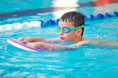 
			
		تخته شنا چیست و چگونه از آن استفاده کنیم؟
		تخته شنا (Swimming Board) چیست و چه کاربردی دارد؟