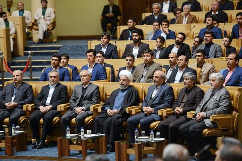 
			
		به دکتر روحانی گفتیم، نه شغل داریم، نه درآمد
		