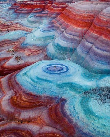 رنگ‌های طبیعی کوه‌های رنگین کمانی در یوتا