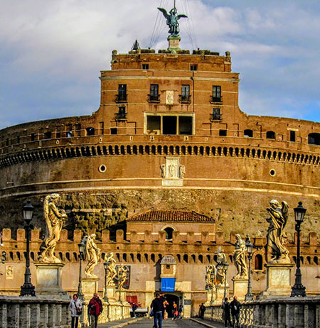 
			
		قلعه سنت آنجلو یکی از جاذبه ی گردشگری شهر رم در ایتالیا
		