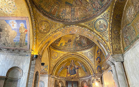 کلیسا جامع سن مارکو , موزه کلیسای سن مارکو, موزاییکهای طلایی روی سقف کلیسا جامع سن مارکو