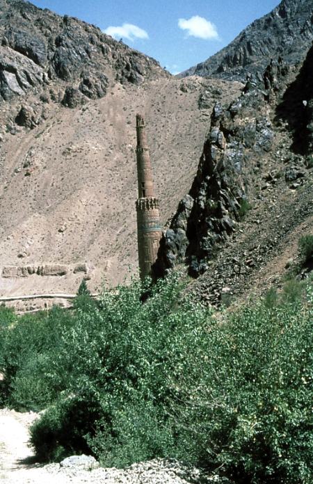گزارش تاریخی مناره جام: شاهکاری از معماری اسلامی در افغانستانمناره جام کجاست؟ معماری مناره جام تاریخچه مناره جام محتوای کتیبه های مناره جامتهدیدات برای مناره جم حفاظت از مناره جمسوالات متداول درباره مناره جام سخن پایانی مقاله ی مناره جام