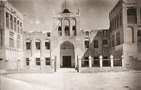 رازهای تاریخ قلعه خان بستک: از حکمرانی تا معماریقلعه خان بستکتاریخچه قلعه خان بستکمعماری قلعه خان بستکتالار آینهکاربرد بناتخریب و آسیبهای طبیعیسوالات متداول درباره قلعه خان بستکنتیجهگیری