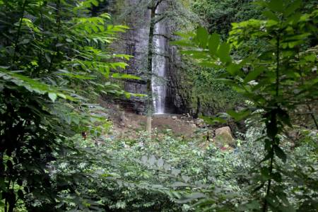 مسیر دسترسی به آبشار لوشکی