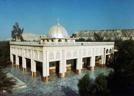 
			
		مدرسه تاریخی کمالیه قشم
		