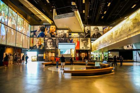 CMHR (مخفف موزه حقوق بشر کانادا) CMHR (مخفف موزه حقوق بشر کانادا)