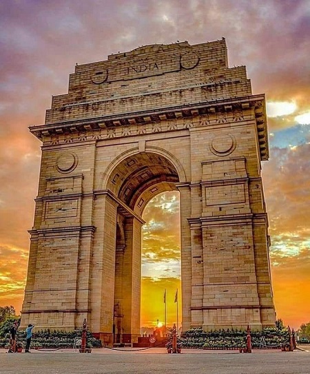 معماری دروازه هند, تاریخچه دروازه هند, دروازه هند در دهلی نو