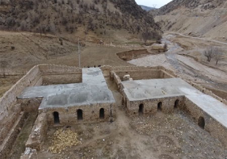 مکانهای تاریخی لرستان,کاروانسرای چشمک,اماکن باستانی